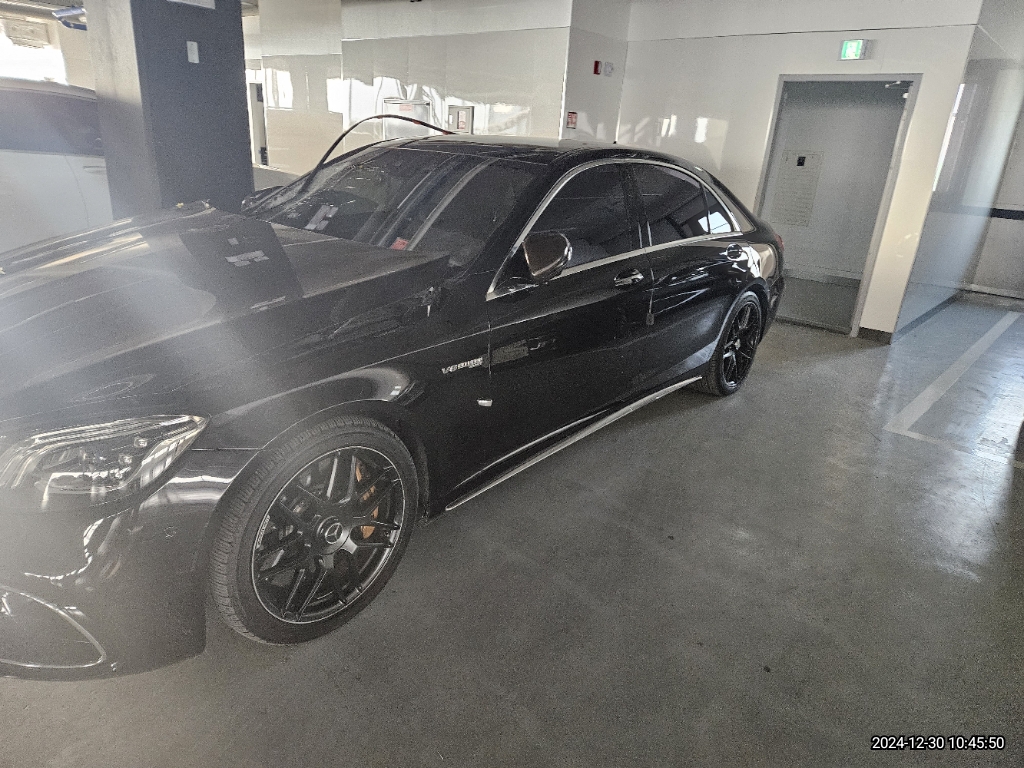2019 Mercedes-AMG S63 4Matic+L, photograph 3