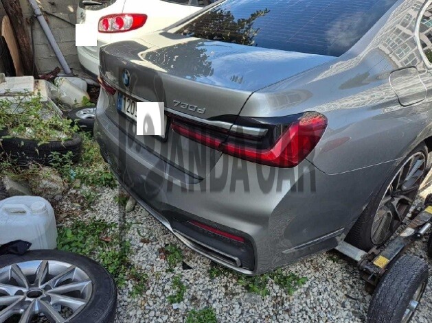 2022 BMW 730d xDrive, photograph 2