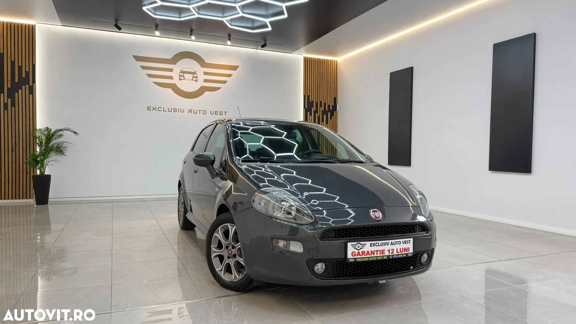 2016 Fiat Punto, photograph 1