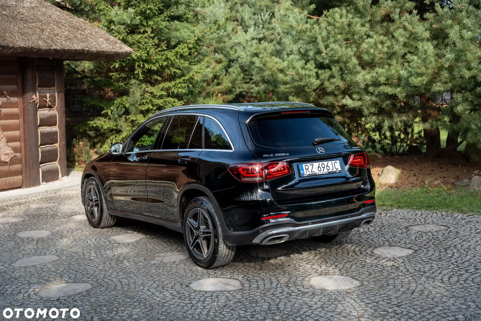 2020 Mercedes-Benz GLC 200 d 4Matic 9G-TRONIC AMG Line, photograph 2