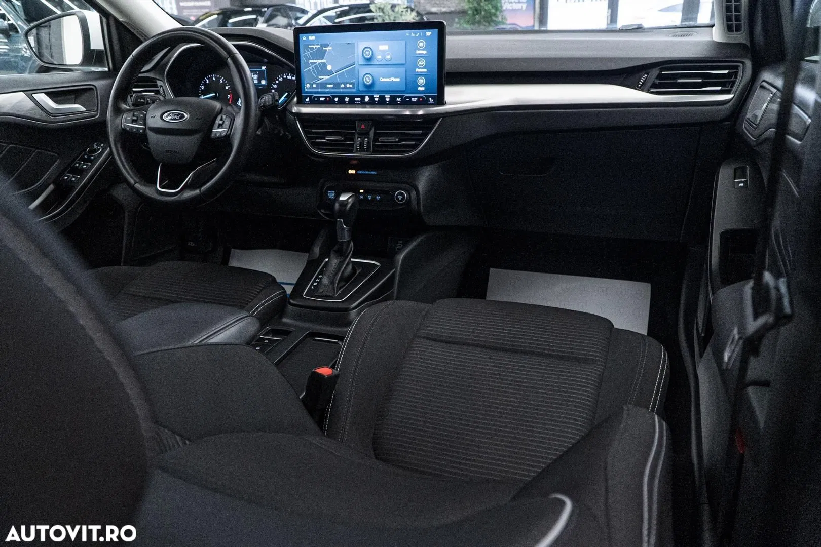 2023 Ford Focus 1.0 EcoBoost MHEV Titanium, photograph 2