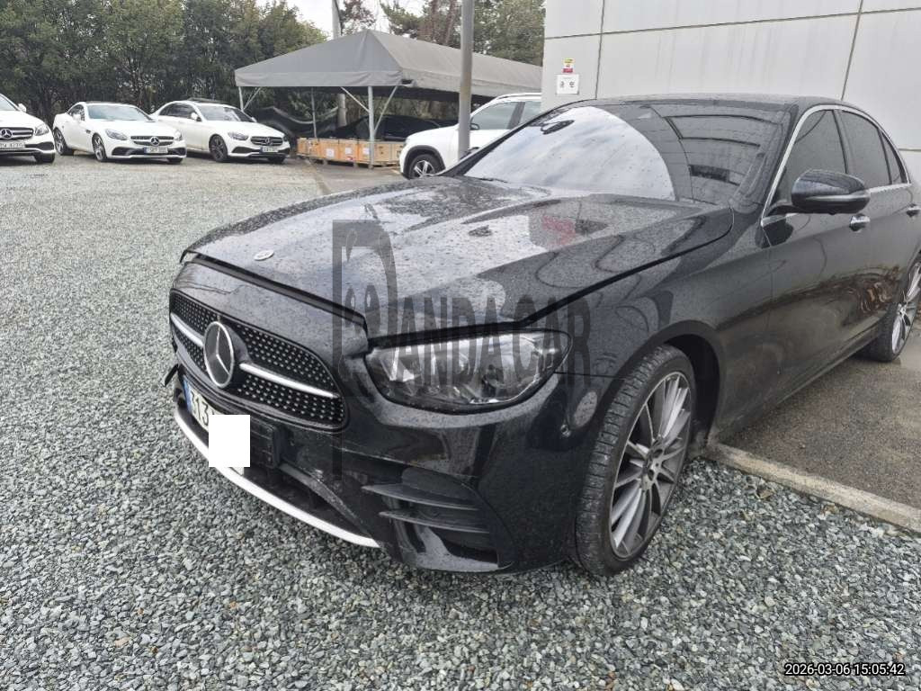 2022 Mercedes-Benz E350 4MATIC, photograph 2