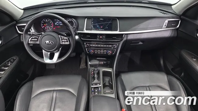 Kia K5 2.0 — photo 1 of 31