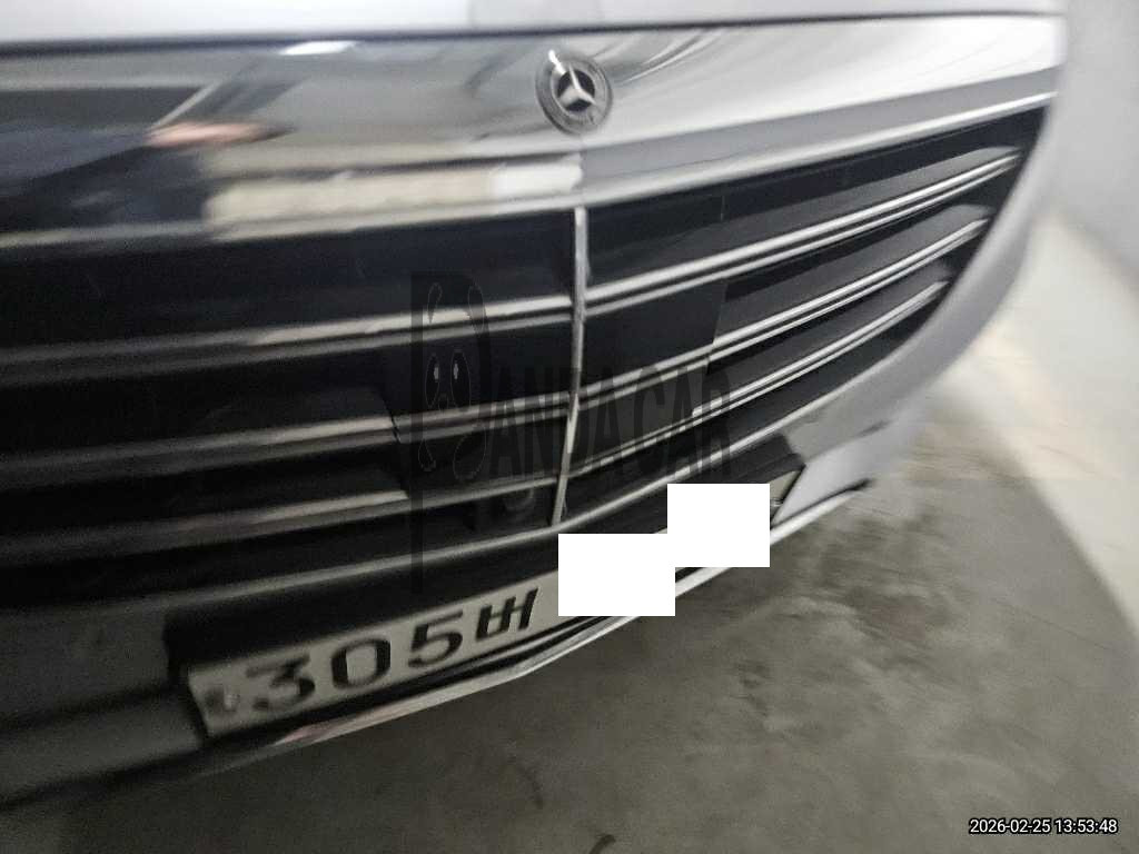 2020 Mercedes-Benz E 300 4MATIC, photograph 3