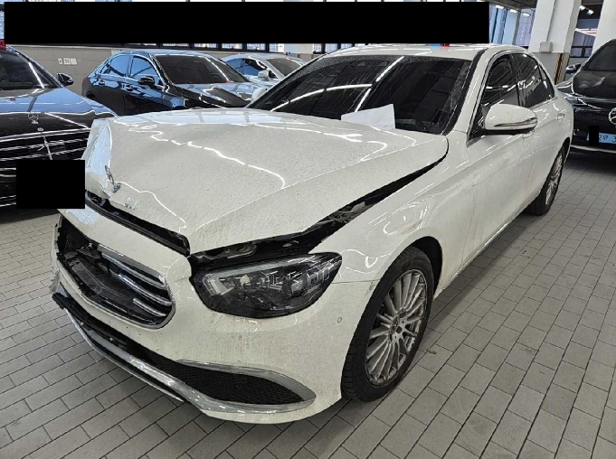 2022 Mercedes-Benz E250, photograph 4