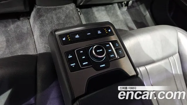 2014 Hyundai Genesis G330 Modern, photograph 8