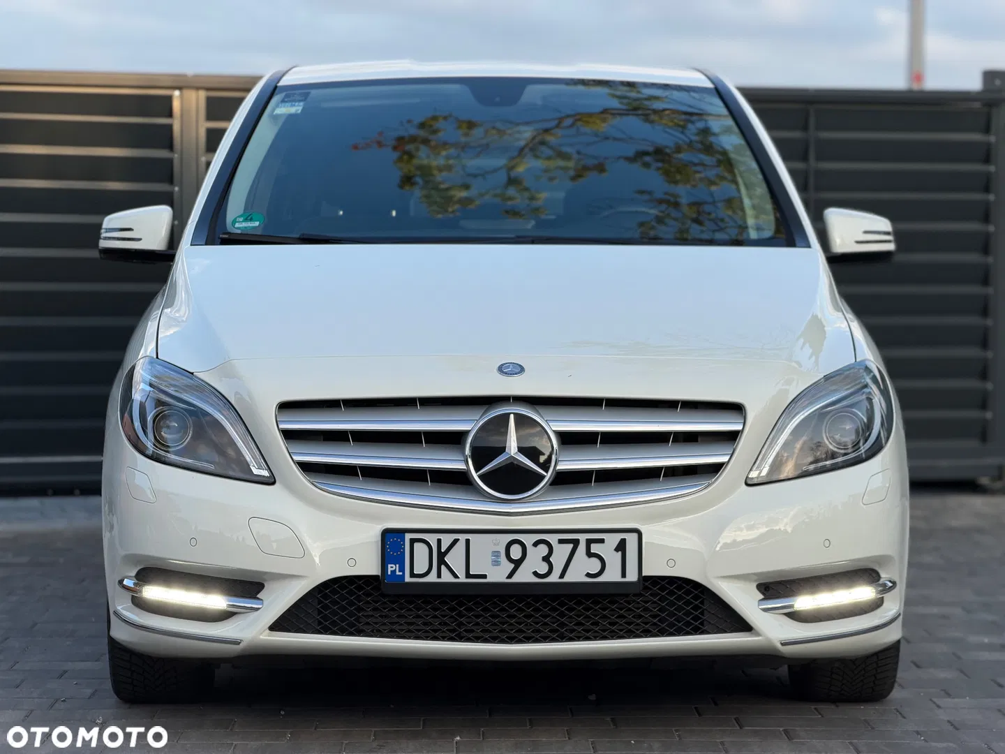 2012 Mercedes-Benz Klasa B 180, photograph 2