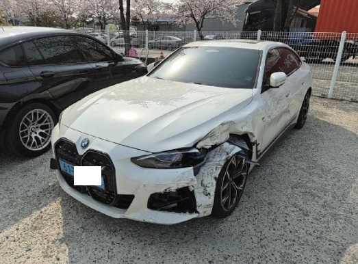 2024 BMW i4 eDrive40, photograph 3