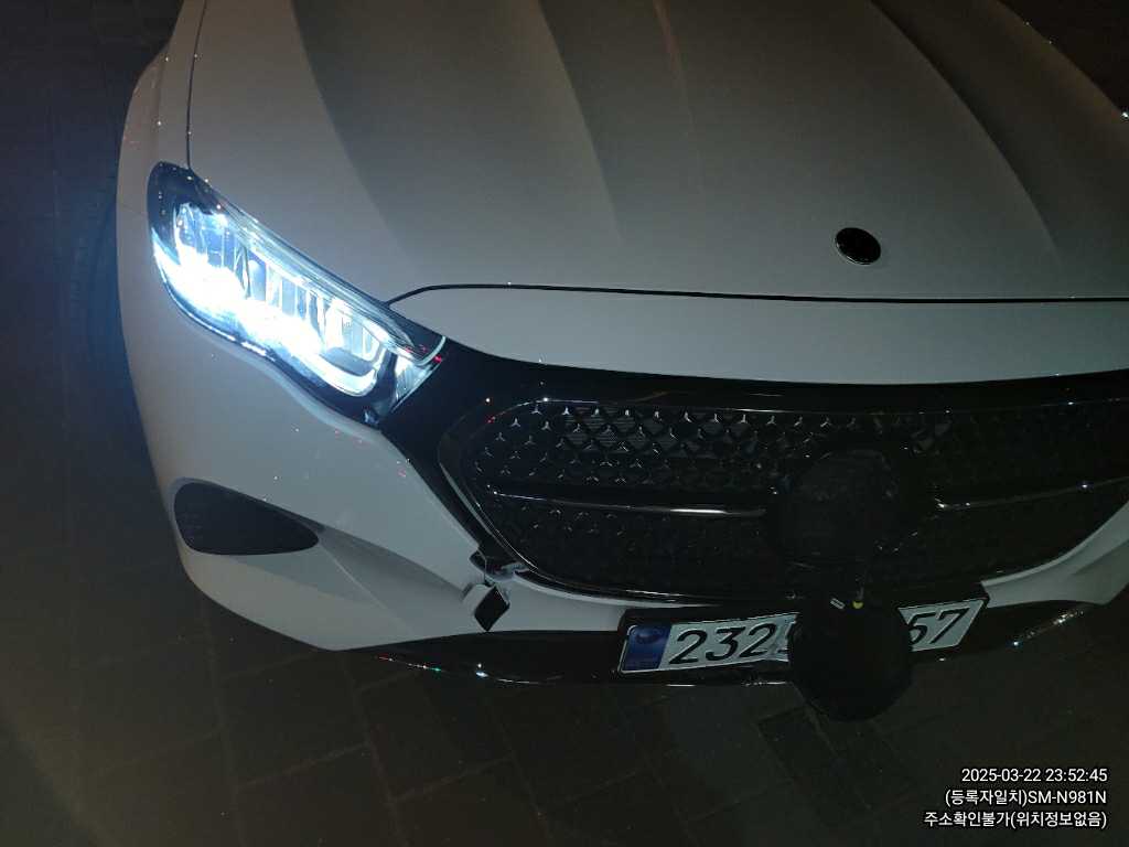2025 Mercedes-Benz E 200, photograph 2
