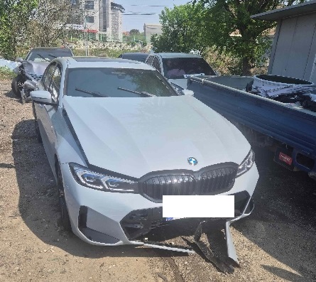 2025 BMW 320i, photograph 1
