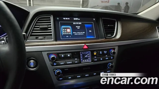 Genesis G80 2.2D AWD — photo 1 of 20
