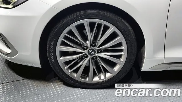 Hyundai Grandeur 3.0 Exclusive — photo 1 of 20