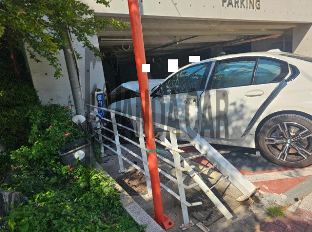 2024 BMW 320i, photograph 3