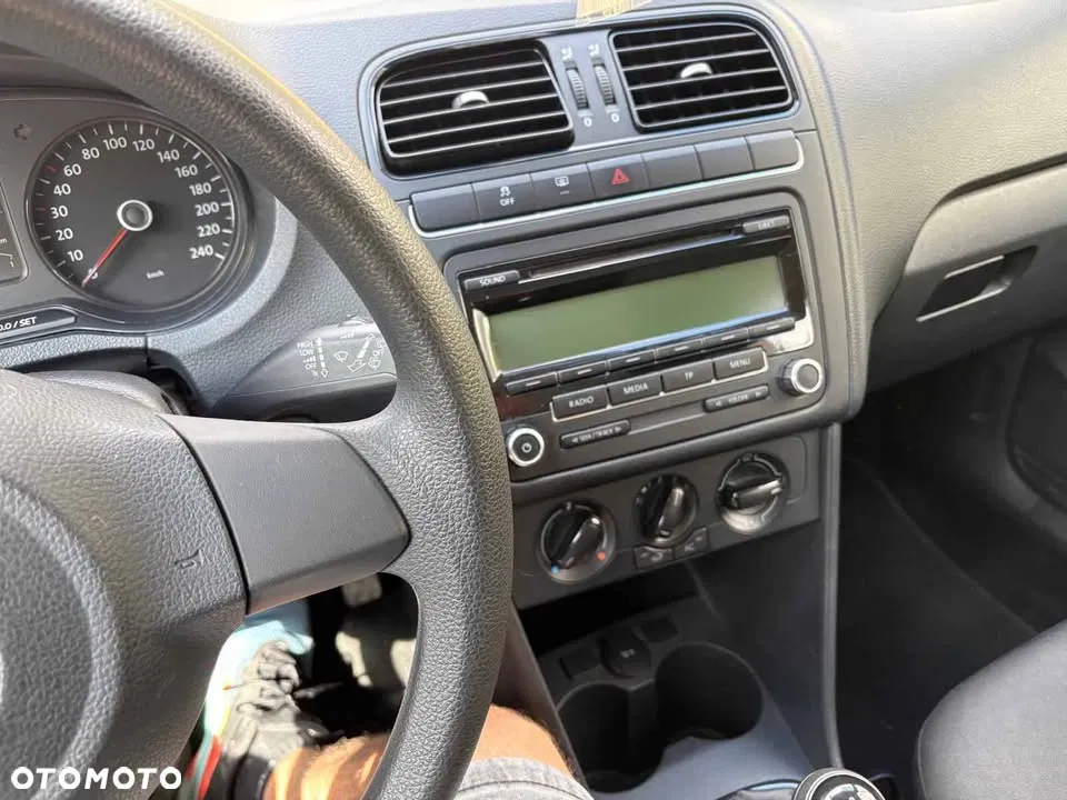 2014 Volkswagen Polo, photograph 9