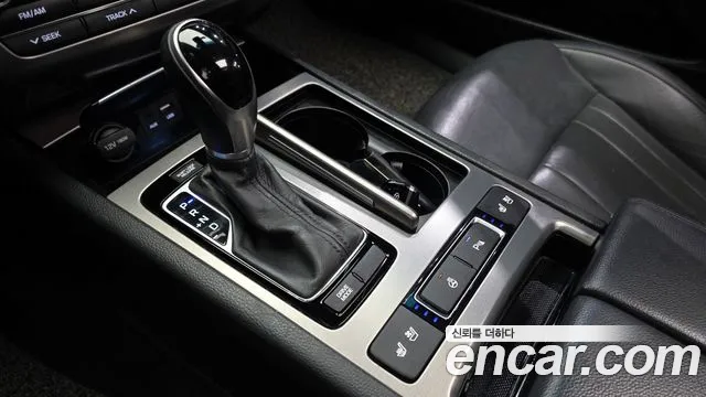 2015 Hyundai Genesis G330 Modern AWD, photograph 3