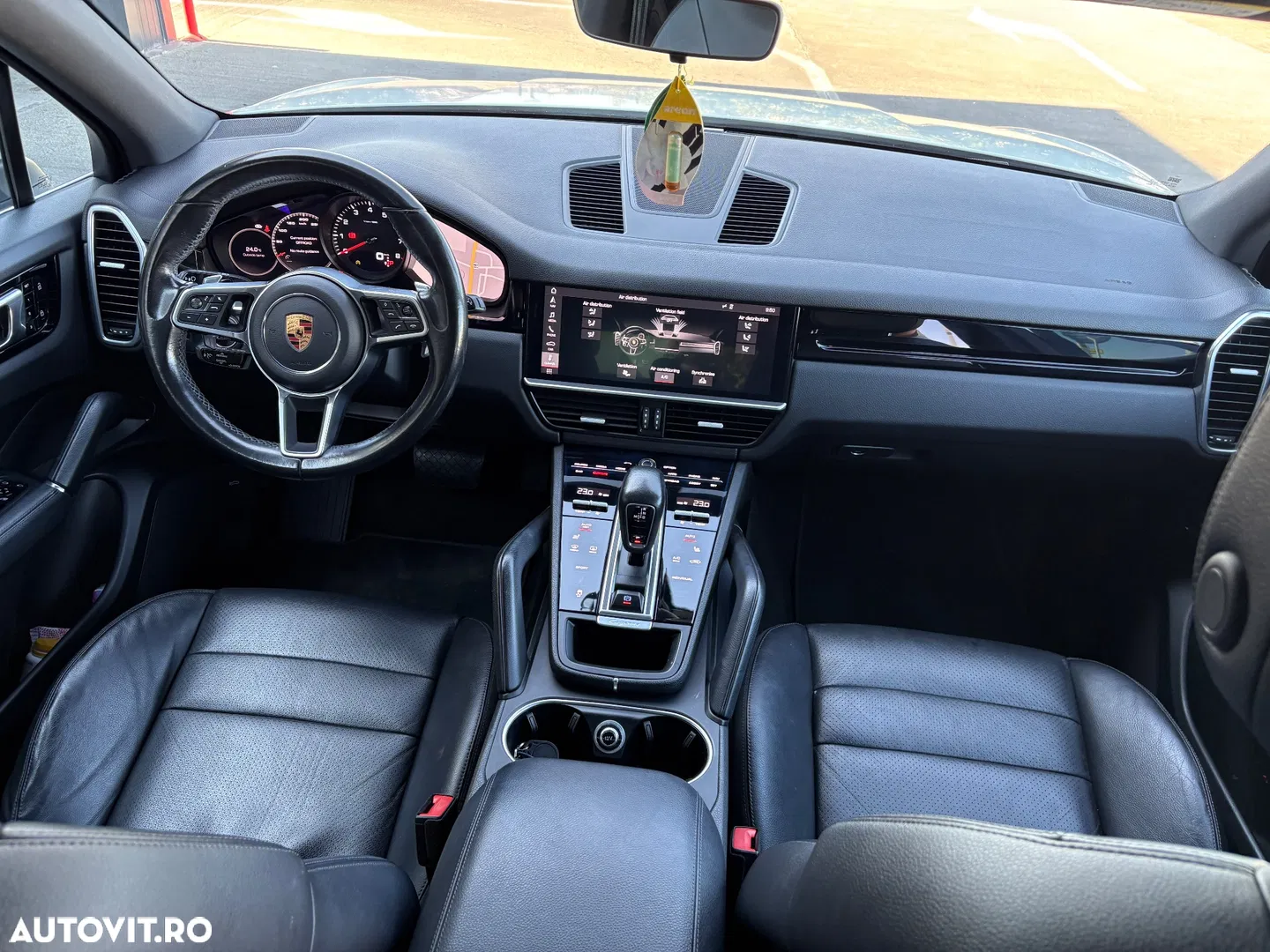 2019 Porsche Cayenne Standard, photograph 8