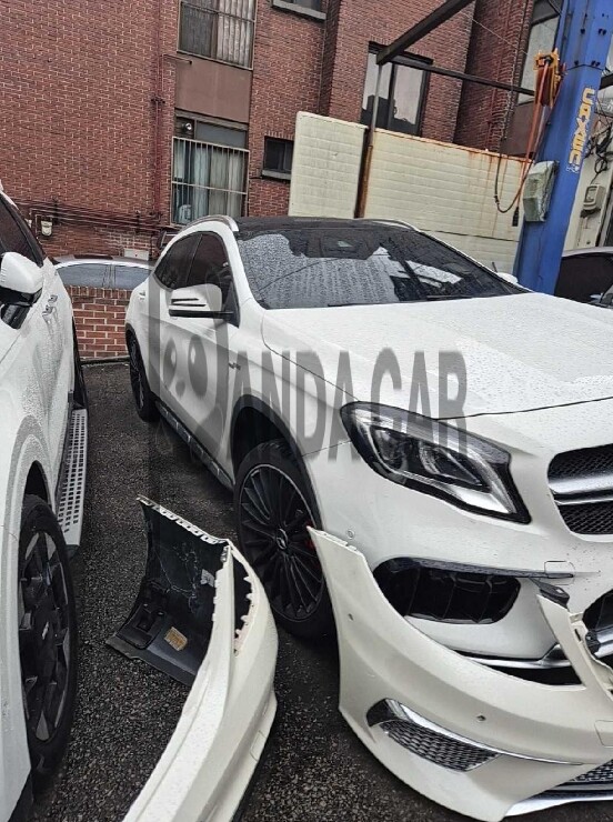 2019 Mercedes-AMG GLA45 4Matic, photograph 1