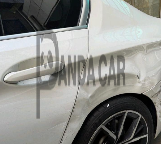 2021 BMW 530i xDrive, photograph 2