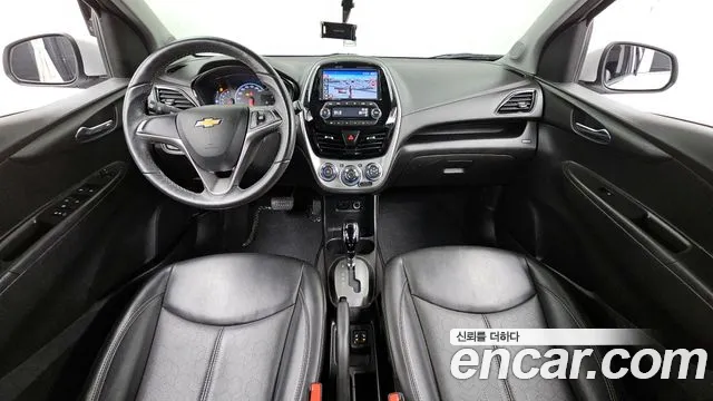 2017 ChevroletGMDaewoo Spark LT, photograph 3