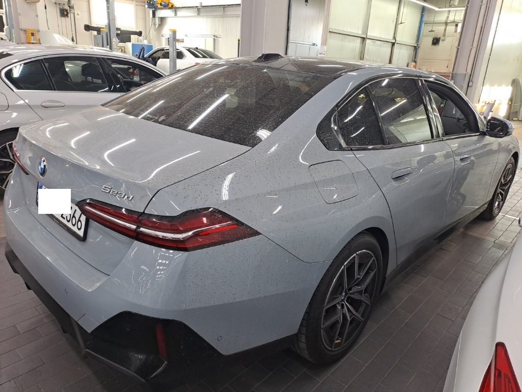 2024 BMW 523d, photograph 1