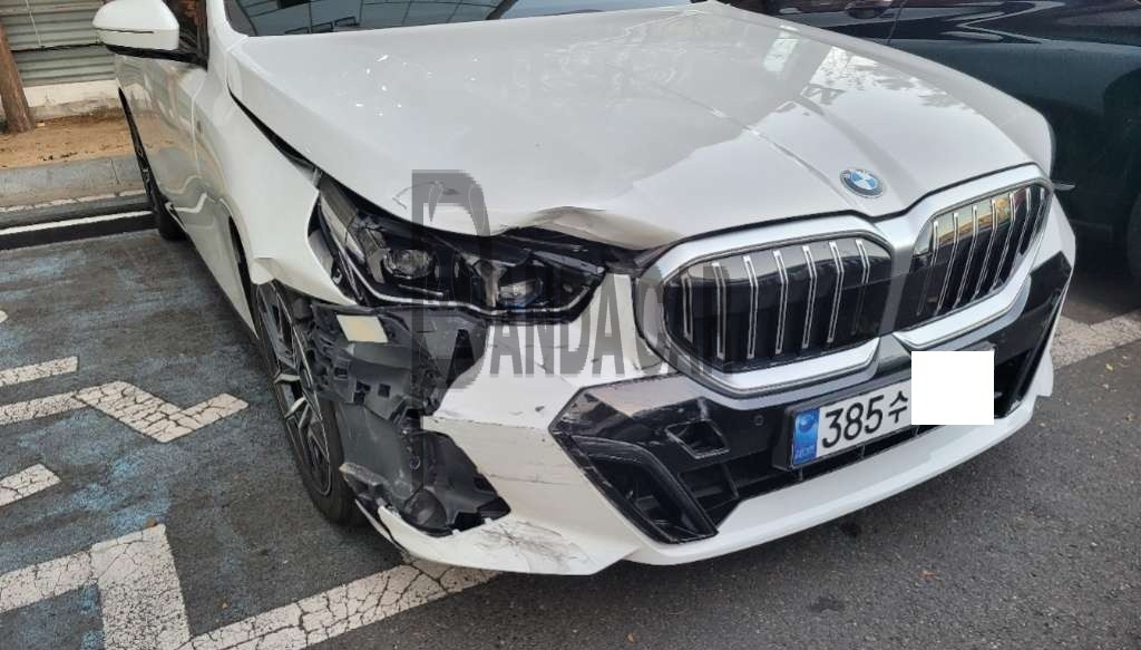 2025 BMW 520i, photograph 1