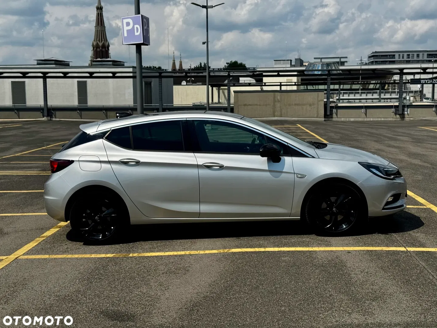 2018 Opel Astra, photograph 4