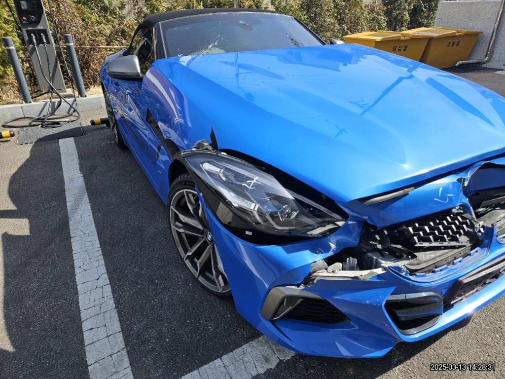 2022 BMW Z4 M40i, photograph 4