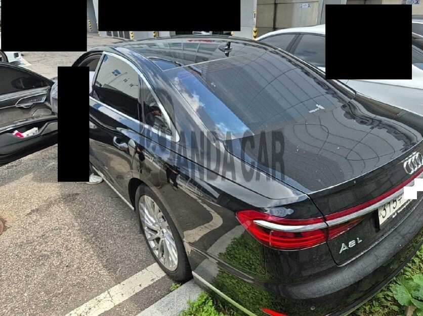 2020 Audi A8L 55 TFSI quattro, photograph 3