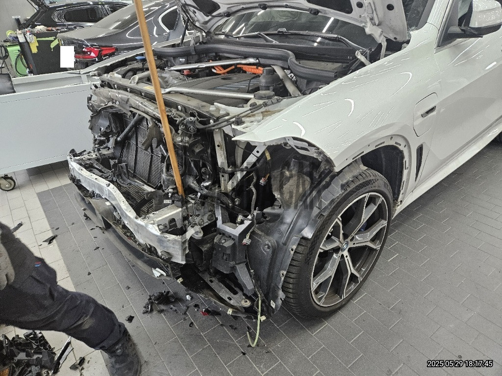 2023 BMW X5 xDrive45e iPerformance, photograph 3