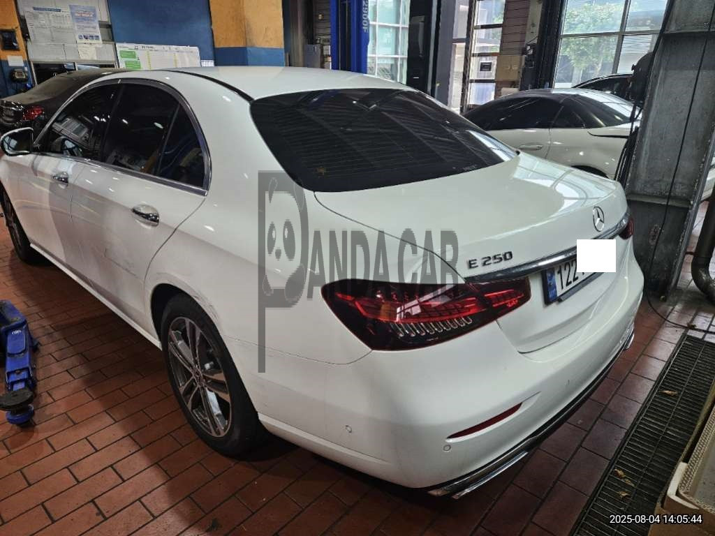 2023 Mercedes-Benz E250, photograph 5