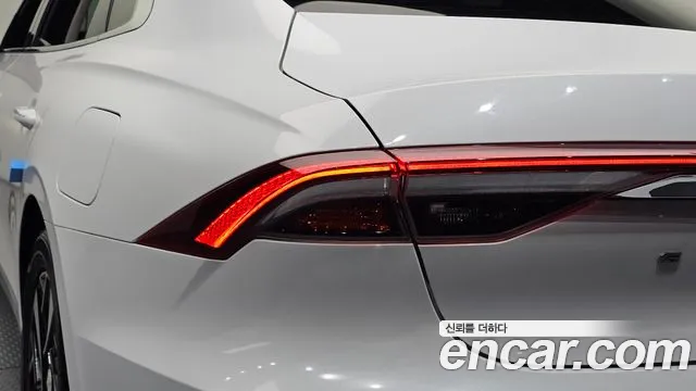 2022 Hyundai Grandeur Le Blanc, photograph 3