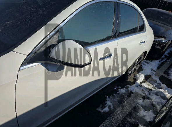 2024 Mercedes-Benz C 300 4MATIC, photograph 3