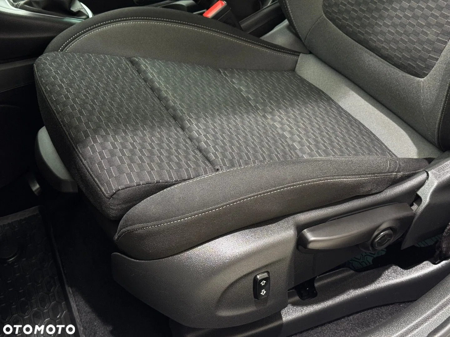 2021 Opel Astra, photograph 10