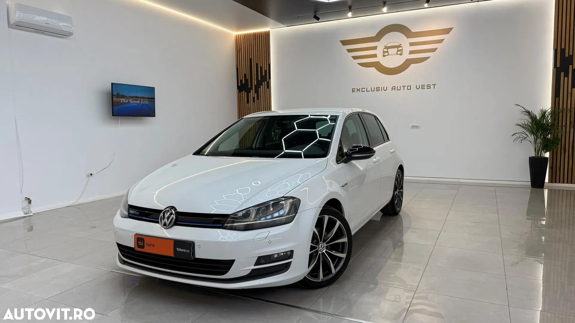 2014 Volkswagen Golf, photograph 2