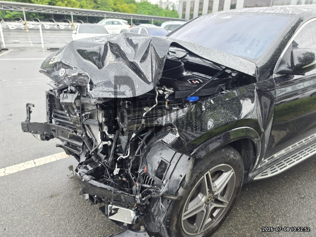 2026 Mercedes-Benz GLE 450 d 4MATIC Coupe, photograph 5