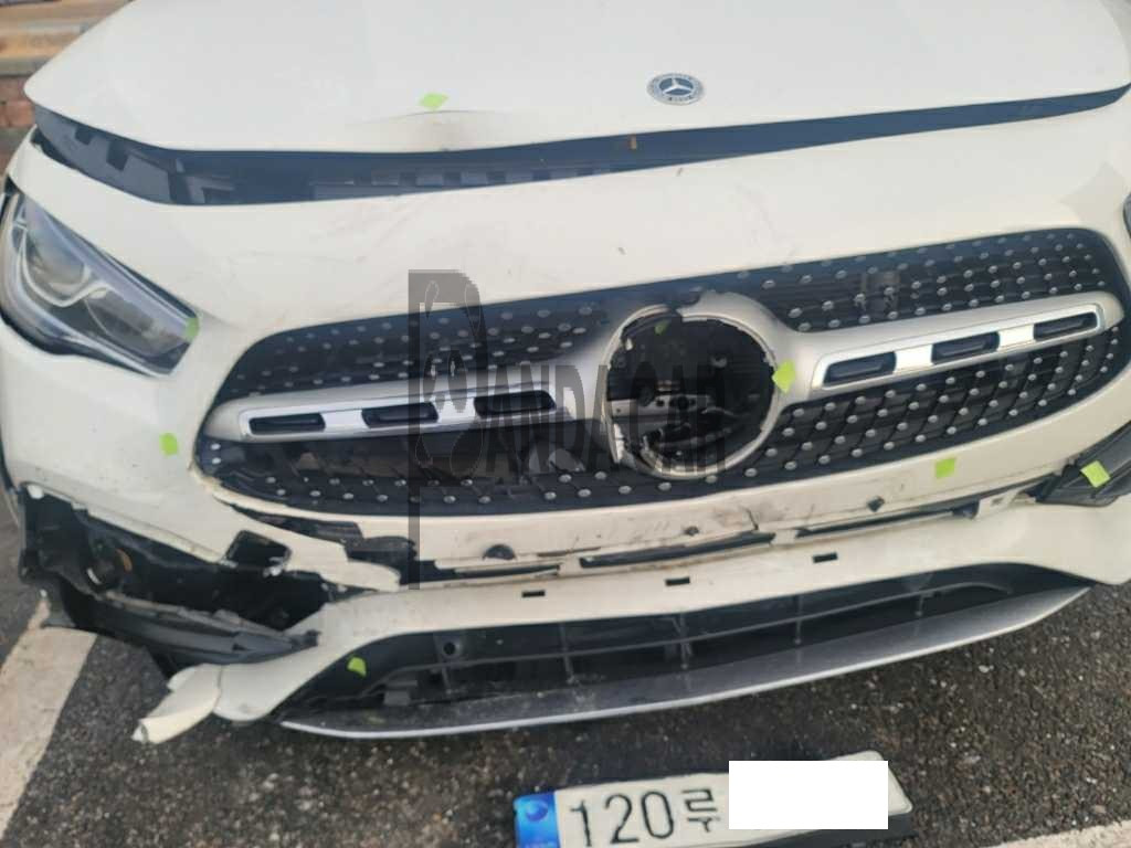 2022 Mercedes-Benz GLA250 4MATIC, photograph 4