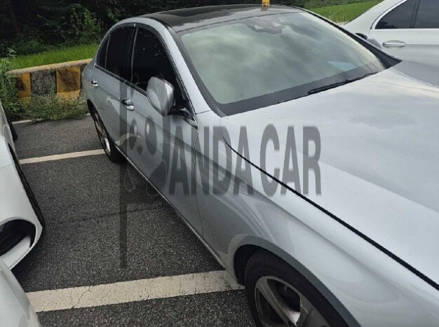 2017 Mercedes-Benz E220 d, photograph 3