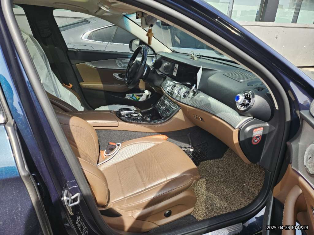 2017 Mercedes-Benz E350 d, photograph 5