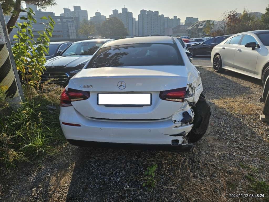 2020 Mercedes-Benz Benz A220 sedan, photograph 4