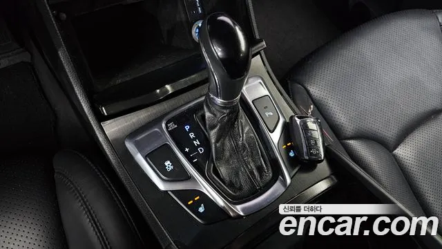 2015 Hyundai Grandeur HG240 Modern, photograph 4