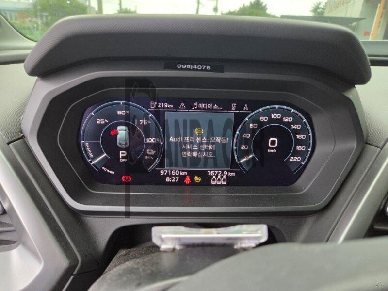 2022 Audi Q4 e-tron 40, photograph 3