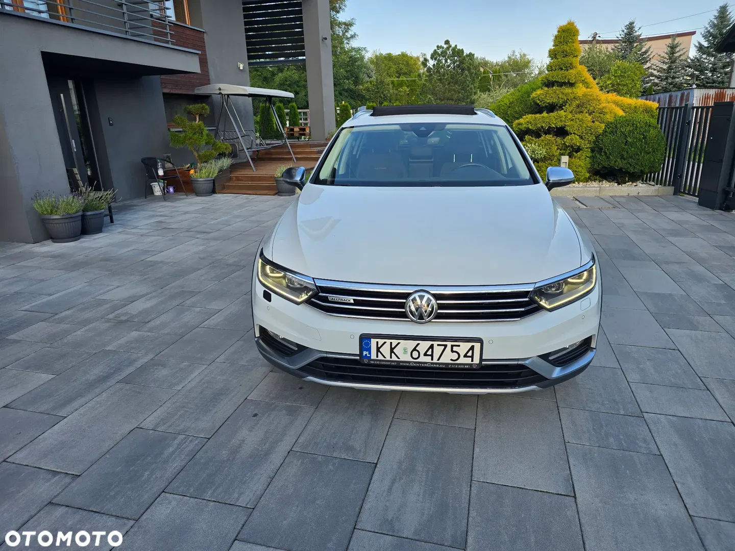 2017 Volkswagen Passat Alltrack, photograph 3