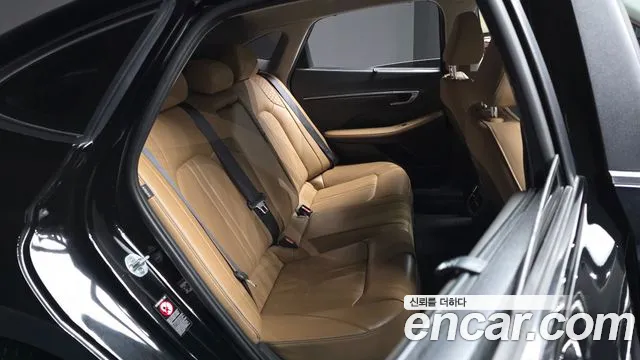 Hyundai Sonata 2.0 — photo 1 of 20