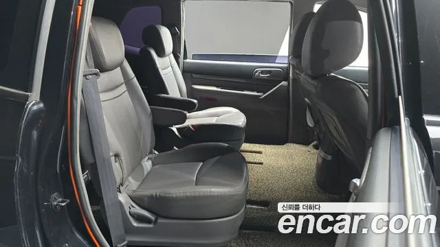KG_Mobility_Ssangyong KORANDO 4WD GT 9-seater — photo 1 of 20