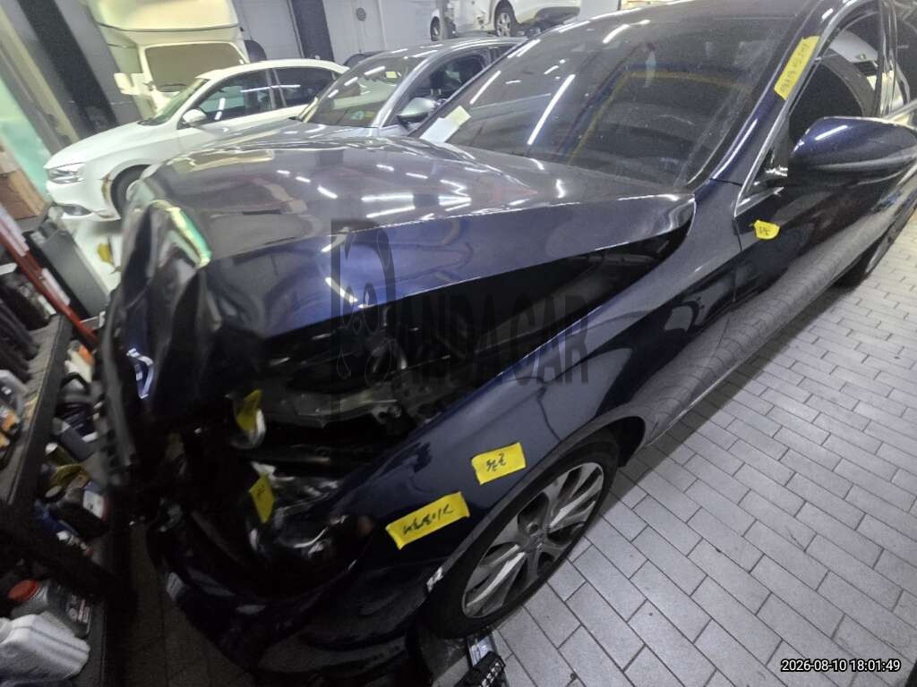 2019 Mercedes-Benz E300 4Matic, photograph 2