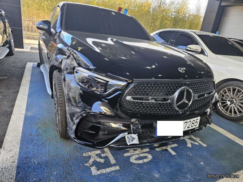 2024 Mercedes-Benz GLC 300 4MATIC Coupe, photograph 5