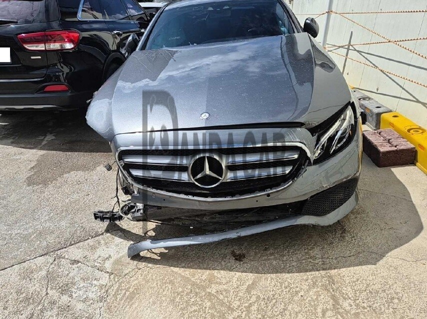2017 Mercedes-Benz E200, photograph 1