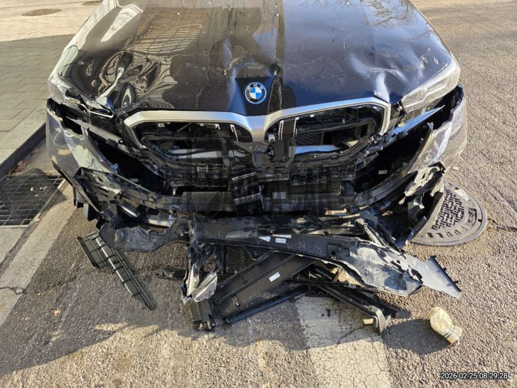 2025 BMW i5 eDrive40, photograph 4