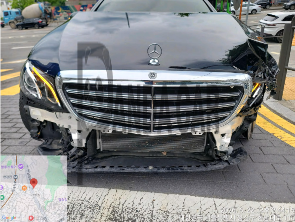 2019 Mercedes-Benz E300, photograph 3
