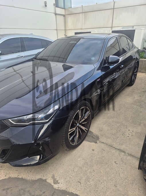 2024 BMW 530i xDrive, photograph 2